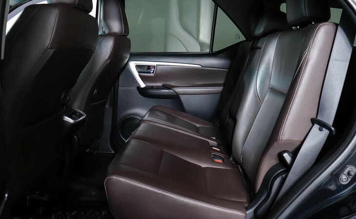 Toyota Fortuner - Фото 17