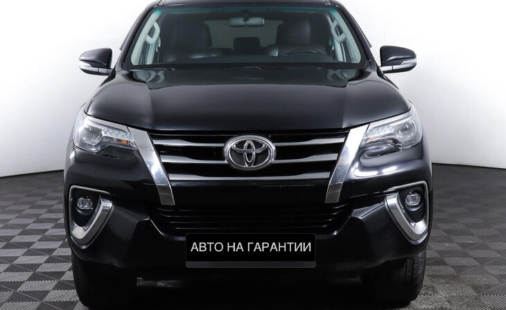 Toyota Fortuner - Фото 1