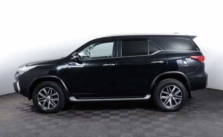 Toyota Fortuner - Фото 2