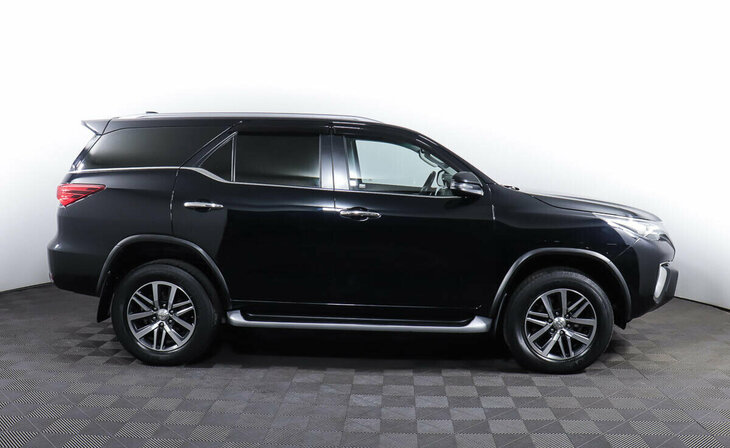 Toyota Fortuner - Фото 3