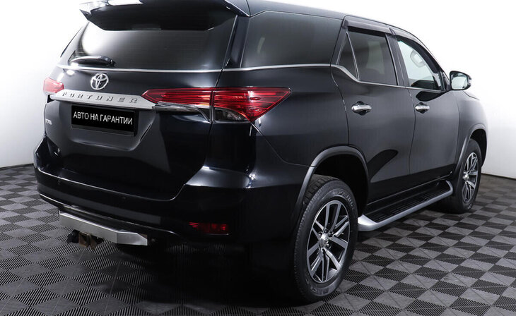 Toyota Fortuner - Фото 4