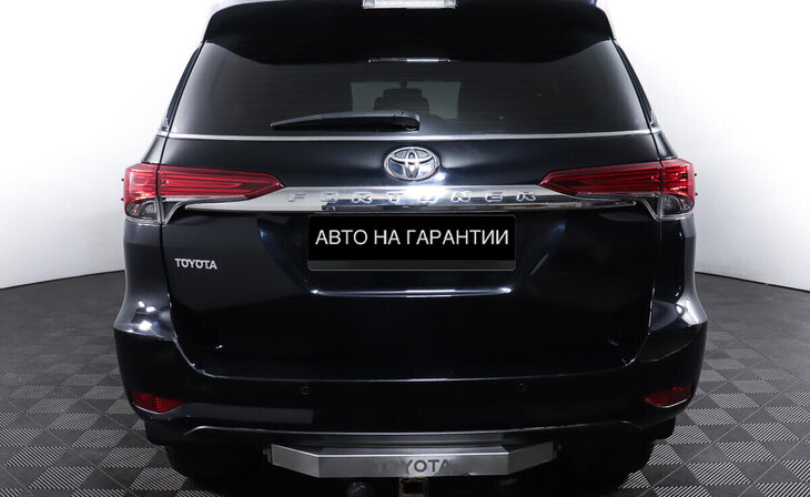 Toyota Fortuner - Фото 5
