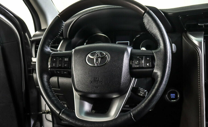 Toyota Fortuner - Фото 11
