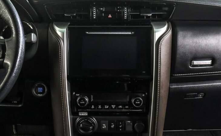 Toyota Fortuner - Фото 12