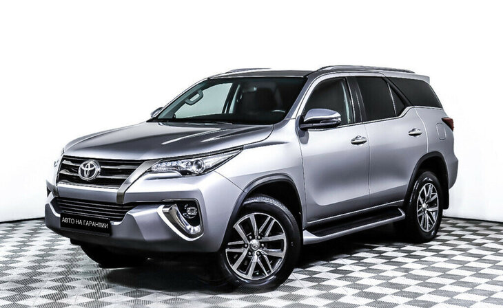 Toyota Fortuner - Фото 0