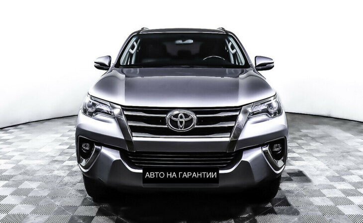 Toyota Fortuner - Фото 1
