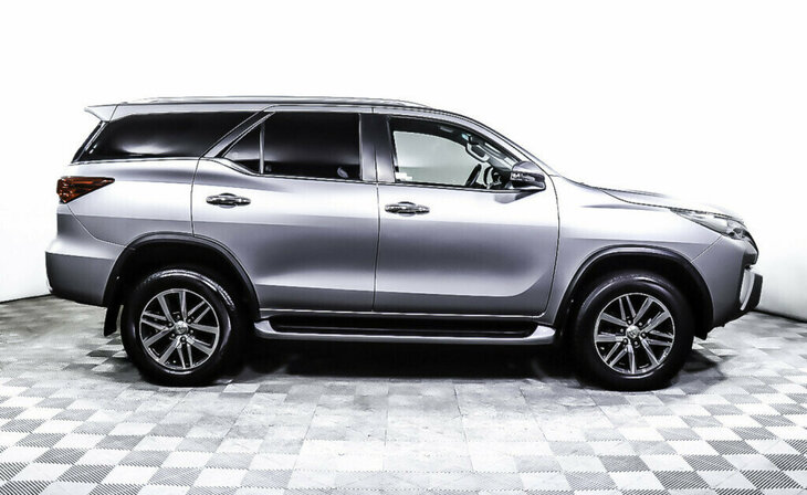 Toyota Fortuner - Фото 3