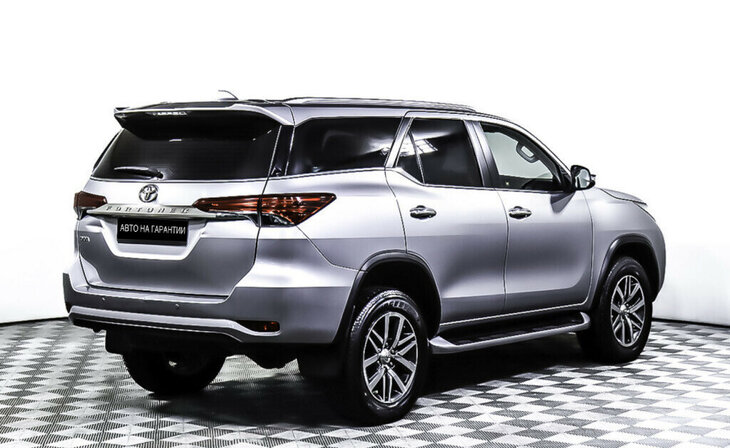 Toyota Fortuner - Фото 4