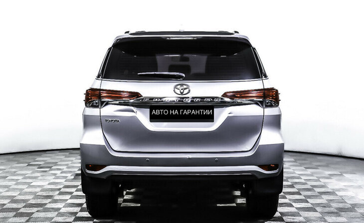 Toyota Fortuner - Фото 5