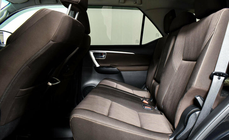 Toyota Fortuner - Фото 10