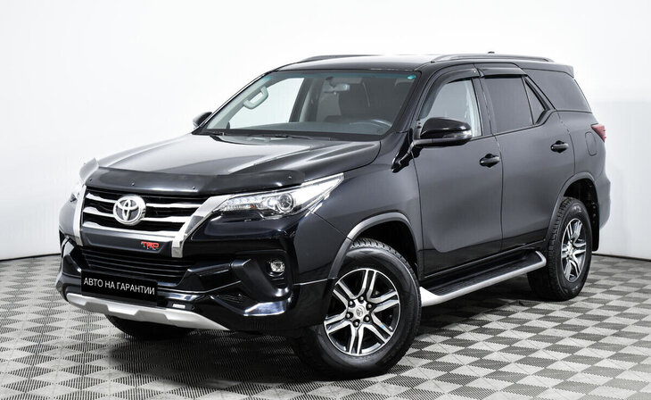 Toyota Fortuner - Фото 0