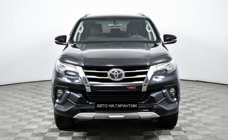Toyota Fortuner - Фото 1