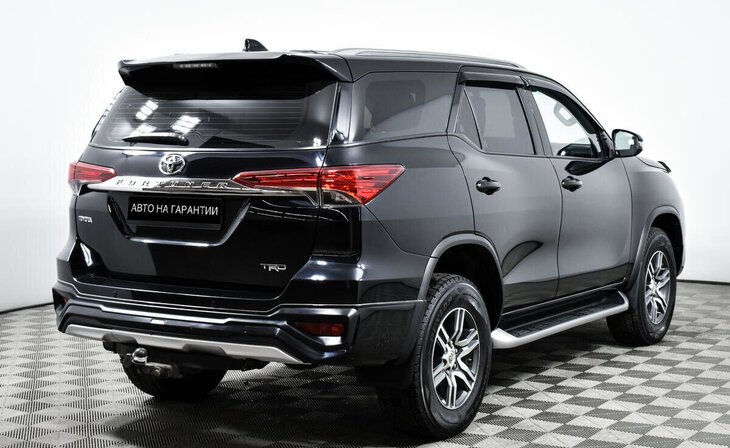 Toyota Fortuner - Фото 2