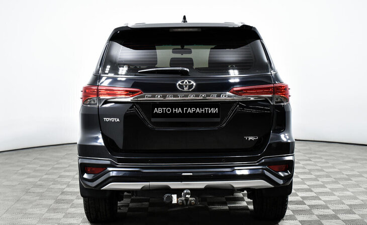Toyota Fortuner - Фото 3