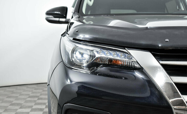 Toyota Fortuner - Фото 4