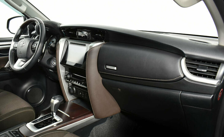 Toyota Fortuner - Фото 6