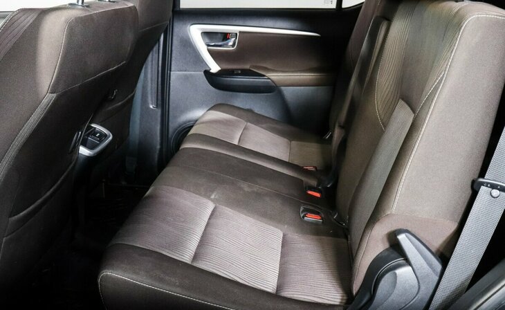 Toyota Fortuner - Фото 12