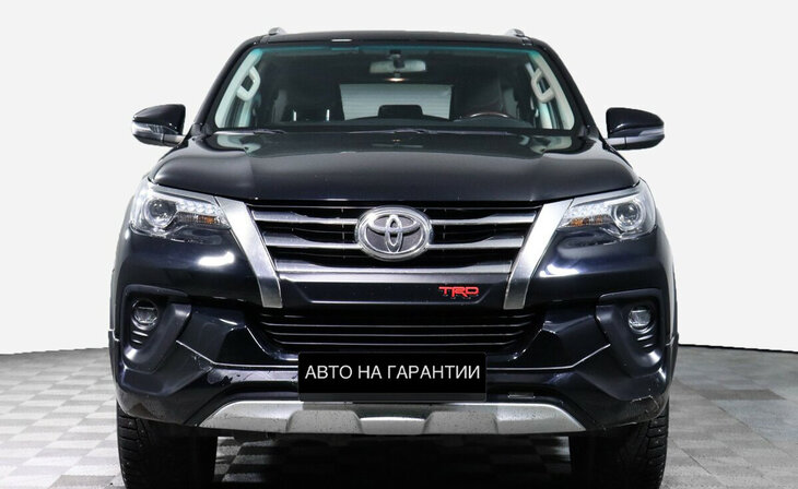 Toyota Fortuner - Фото 1