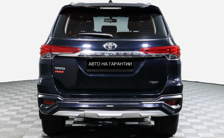 Toyota Fortuner - Фото 3