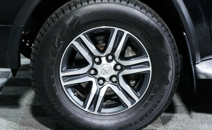 Toyota Fortuner - Фото 4