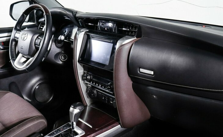 Toyota Fortuner - Фото 5