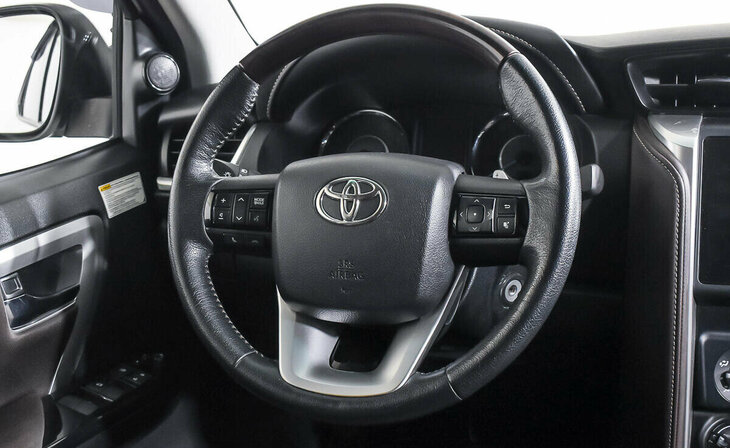 Toyota Fortuner - Фото 11