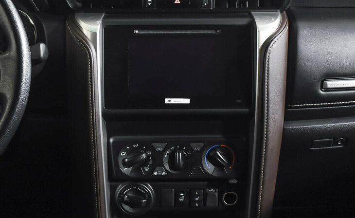 Toyota Fortuner - Фото 12