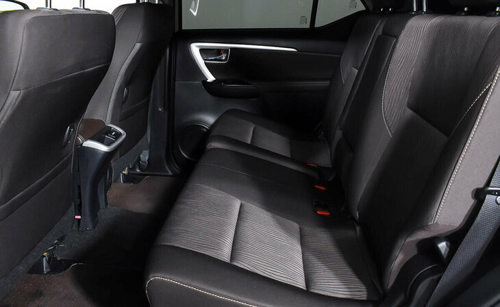 Toyota Fortuner - Фото 14