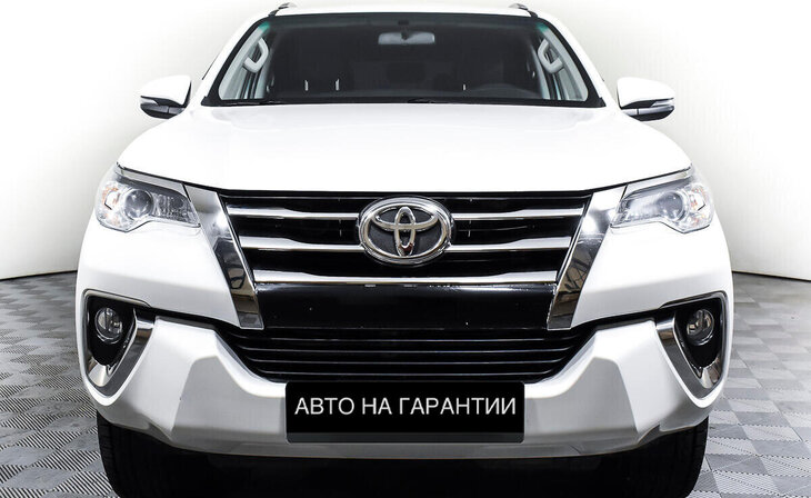 Toyota Fortuner - Фото 1