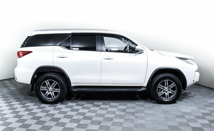 Toyota Fortuner - Фото 3