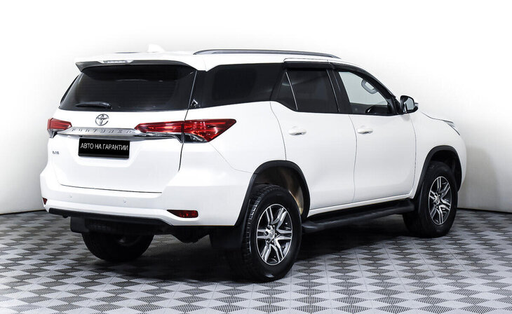 Toyota Fortuner - Фото 4