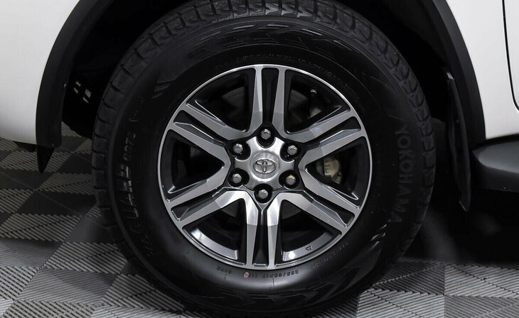 Toyota Fortuner - Фото 7
