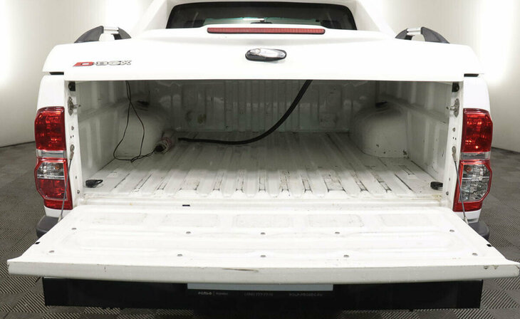 Toyota Hilux - Фото 12