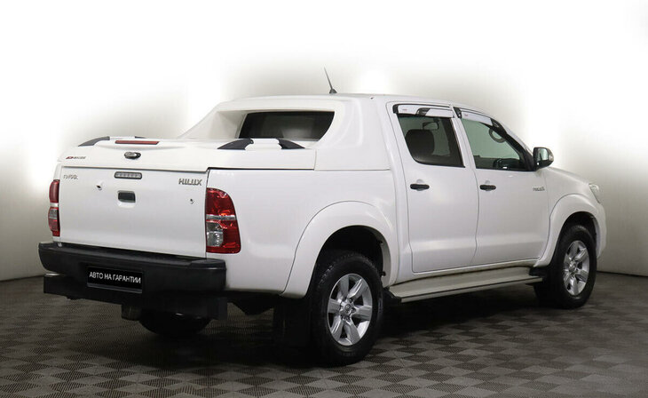 Toyota Hilux - Фото 2