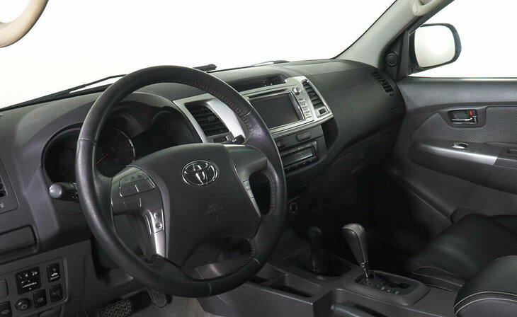 Toyota Hilux - Фото 6