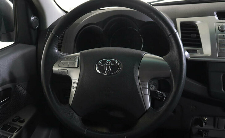 Toyota Hilux - Фото 8