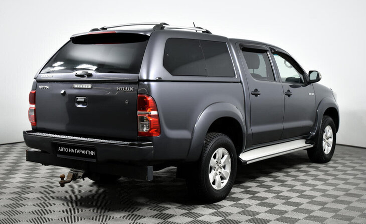 Toyota Hilux - Фото 2