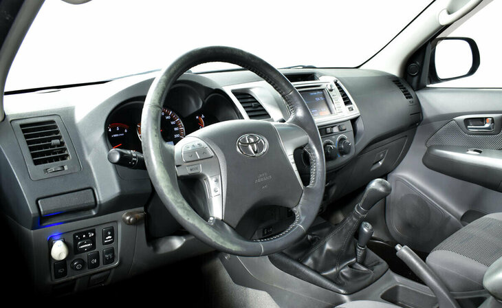 Toyota Hilux - Фото 6