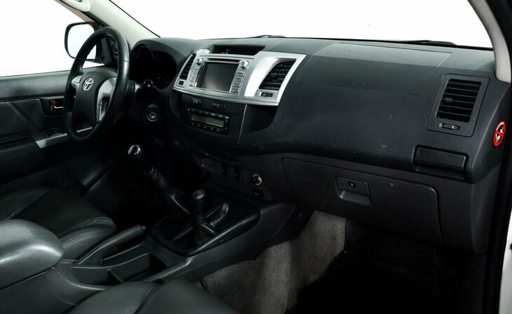 Toyota Hilux - Фото 5
