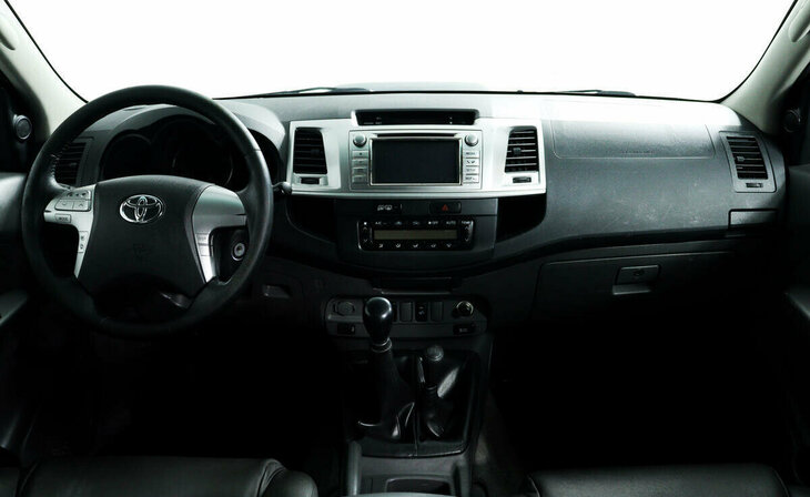 Toyota Hilux - Фото 6