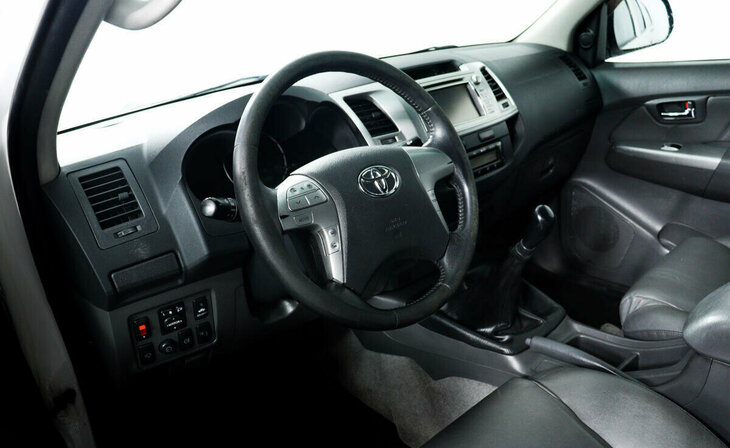 Toyota Hilux - Фото 7