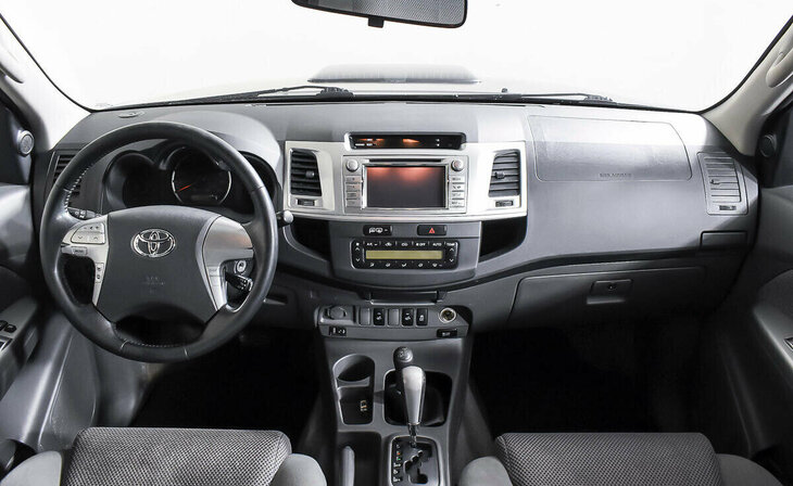 Toyota Hilux - Фото 9