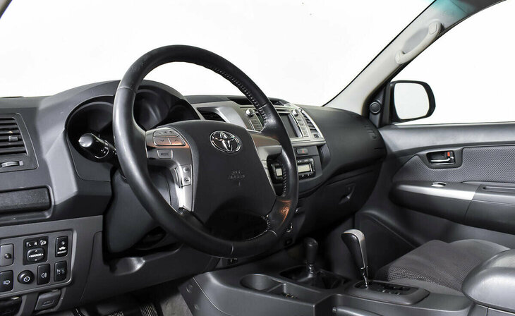 Toyota Hilux - Фото 10