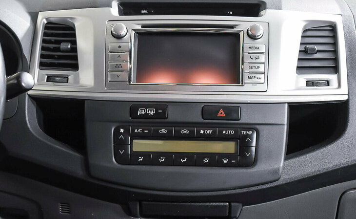 Toyota Hilux - Фото 12