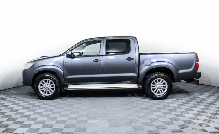 Toyota Hilux - Фото 2