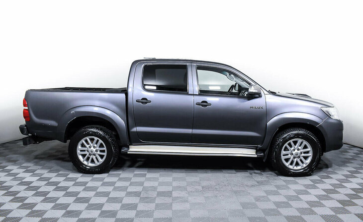 Toyota Hilux - Фото 3