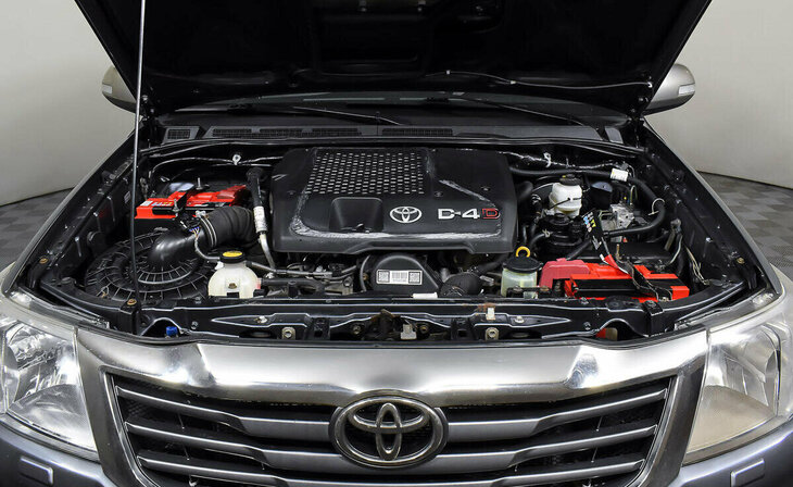 Toyota Hilux - Фото 6