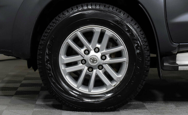 Toyota Hilux - Фото 7