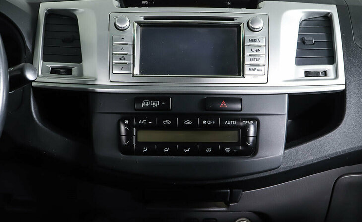 Toyota Hilux - Фото 10