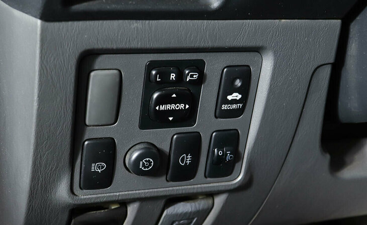 Toyota Hilux - Фото 11